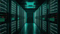 Een afbeelding van een serverruimte met rijen servers waarop Windows Server 2022 draait. De servers moeten netjes gerangschikt en goed verlicht zijn, wat duidt op een goed onderhouden en efficiënte IT-infrastructuur.